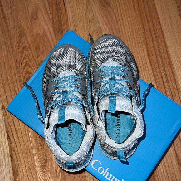 Women’s Columbia Hiking Shoes - Picture 4 of 6